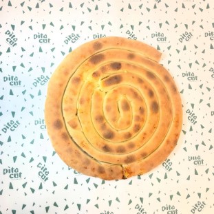 Dragi pitoljubci i svi koji ćete to tek postati, 
Od ovog tjedna u našoj ponudi imamo i ručno rađene pite bez glutena. 
Nismo sigurni da li je #PitaCut Zagreb jedina piterija na svijetu koja radi bezglutenske pite pečene ispod peke, no sada konačno svi mogu uživati u našim pitama bez kompromisa za vaše zdravlje, kvalitetu ili okus.
Kao i sve naše pite i pita bez glutena je savršena opcija za doručak, ručak, večeru ili užinu, no radimo ih isključivo po narudžbi, stoga ih ne zaboravite rezervirati dan ranije. 😋❤️